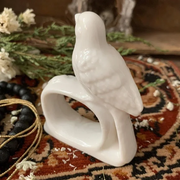 80's JAPANESE BONE WHITE PORCELAIN PERCHED SONG BIRD NAPKIN RING - Picture 6 of 10